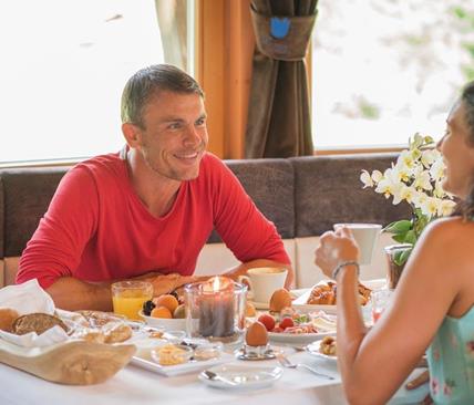 Two guests having breakfast